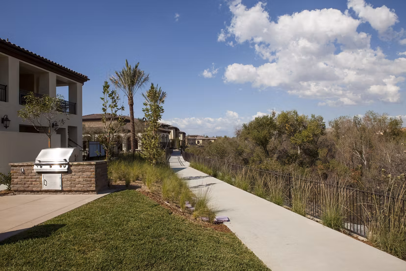 patio at Encanto Apartments