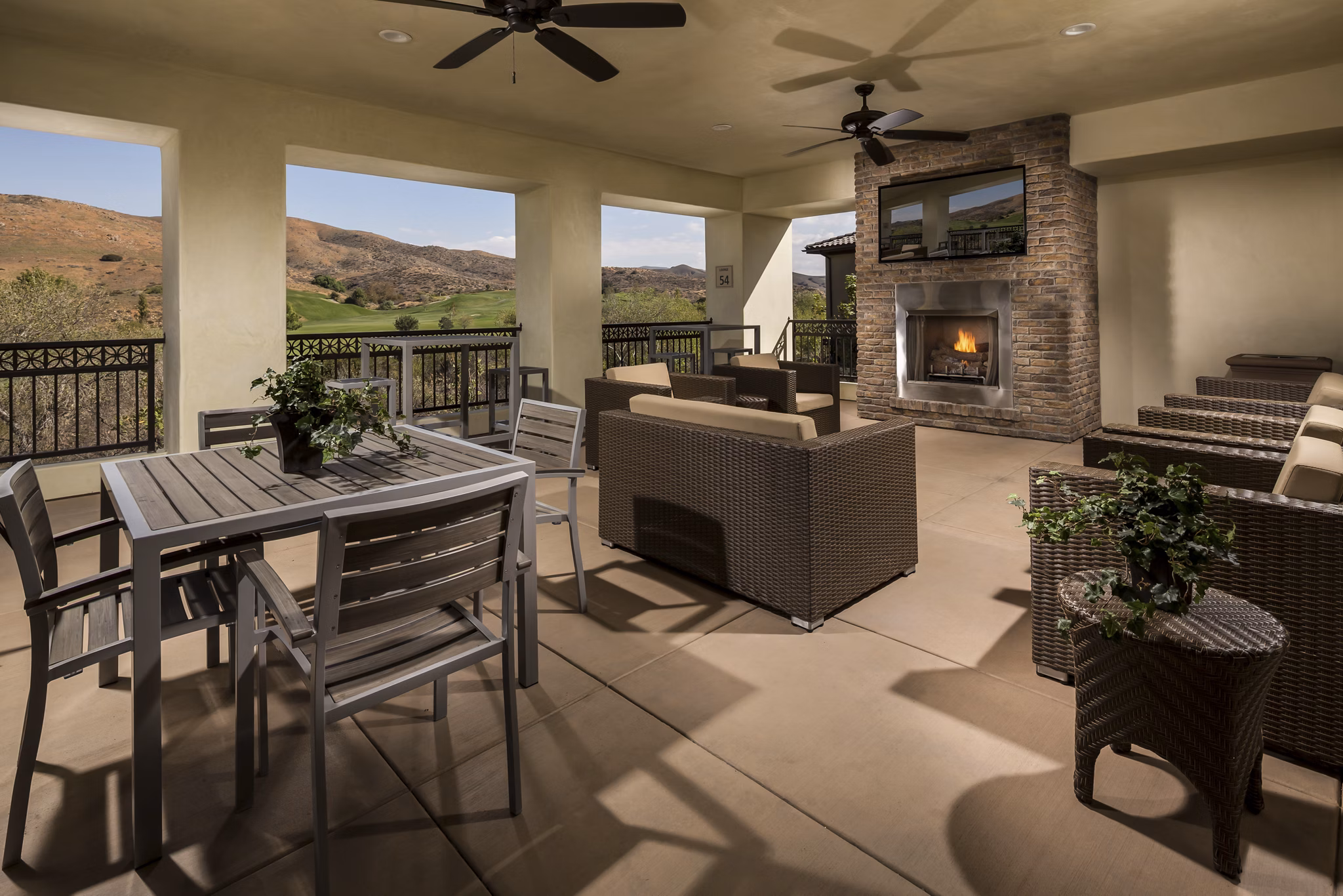 patio at Encanto Apartments