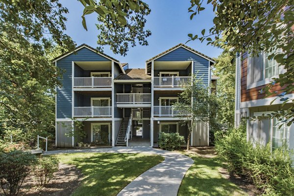 exterior at Canyon Creek Apartments