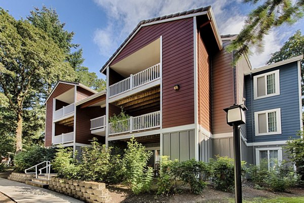 exterior at Canyon Creek Apartments