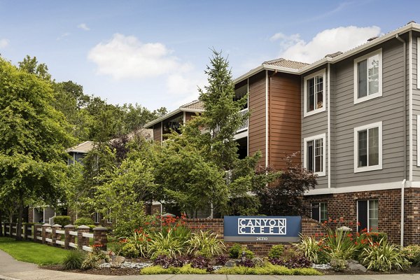 Canyon Creek Apartments: Contemporary building in a tranquil Redmond setting