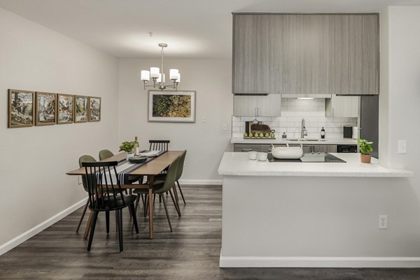 Canyon Creek Apartments: Modern view of luxury apartments in vibrant urban setting