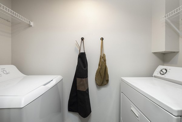Canyon Creek Apartments: Stylish of luxury apartments in a tranquil wooded setting
