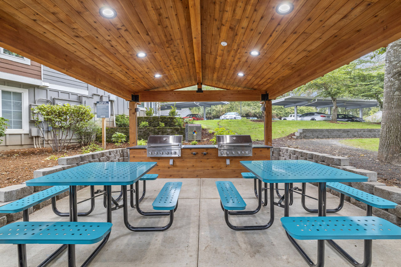 Grill area at Canyon Creek Apartments (1 of 2)
