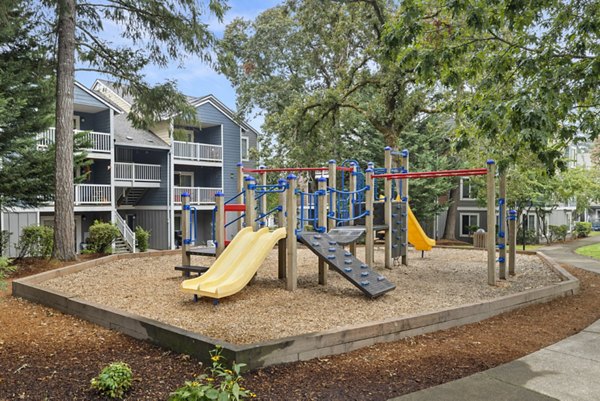 Canyon Creek Apartments: Modern luxury apartments with lush landscaping in suburban Texas