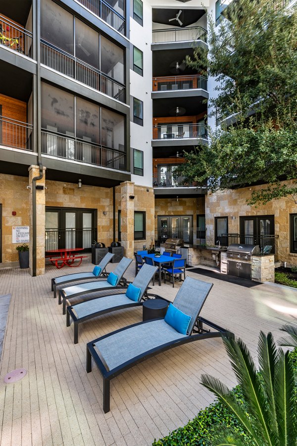 courtyard at The Kenzie at The Domain Apartments