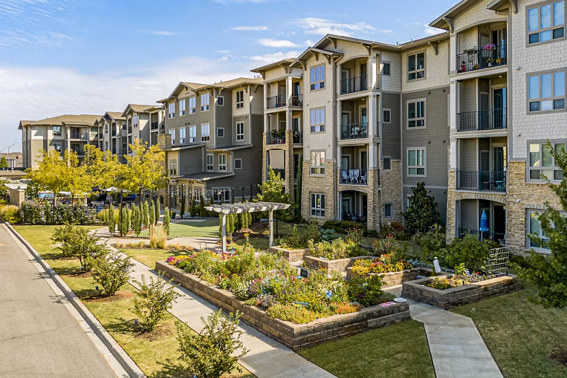 Album Quail Springs: Luxury of modern apartments with garden view in Oklahoma City