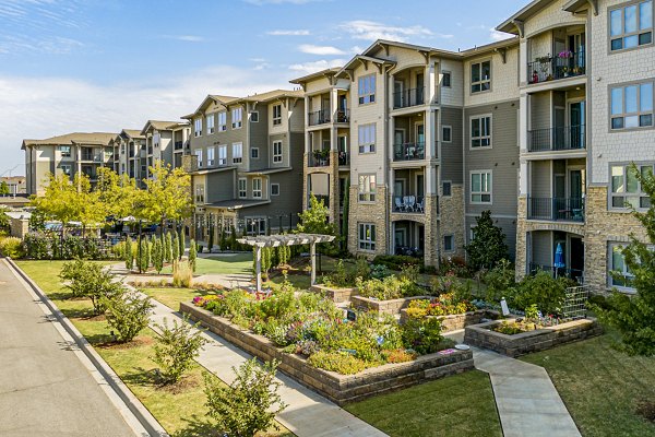 Album Quail Springs: Luxury of modern apartments with garden view in Oklahoma City