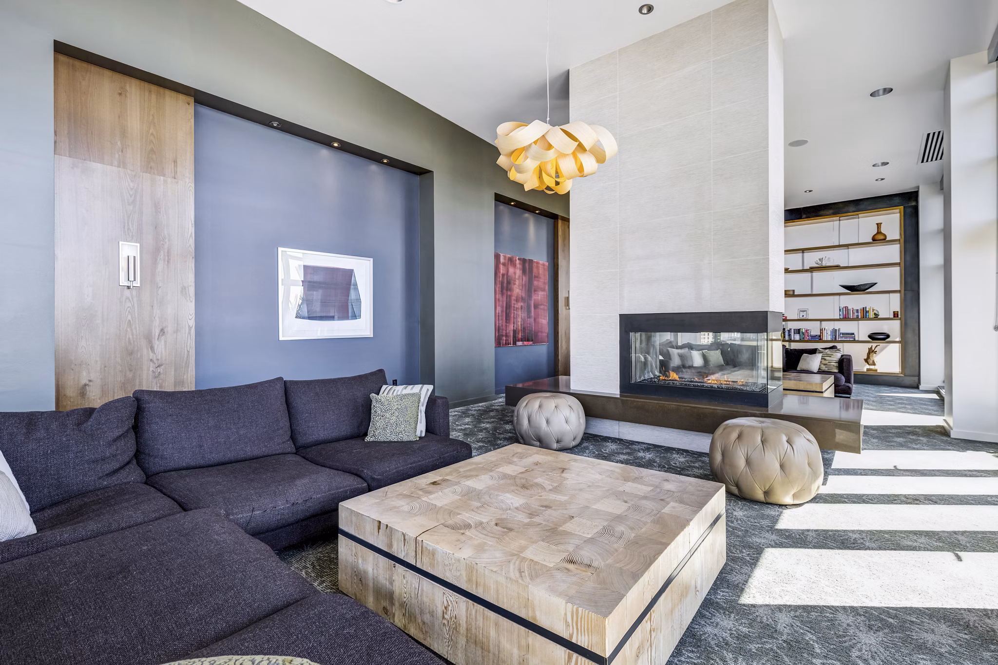 Viktoria Apartments: Elegant clubhouse featuring a modern lounge and entertainment area in Seattle