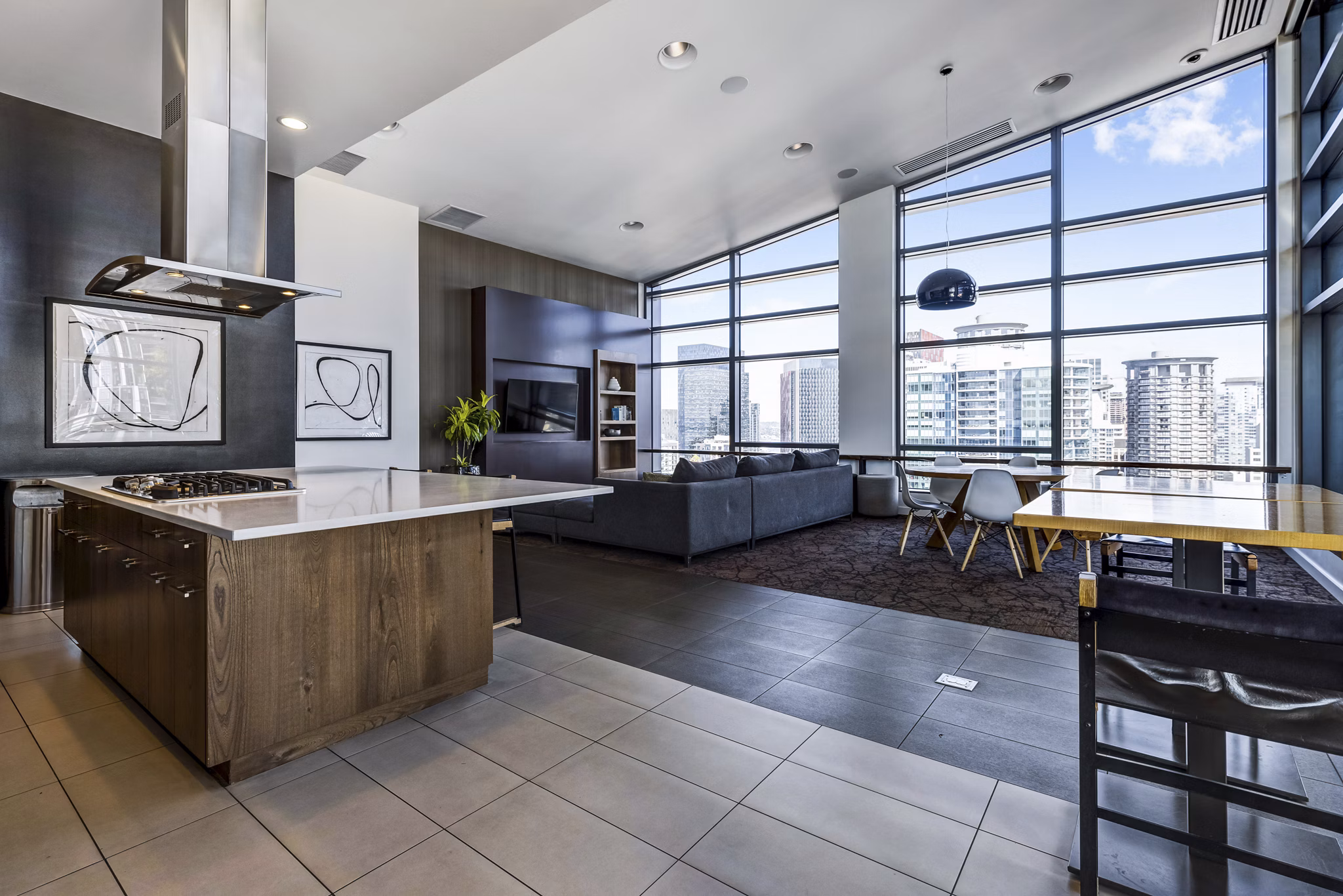 Elegant dining area with modern furnishings in Viktoria Apartments, downtown luxury living