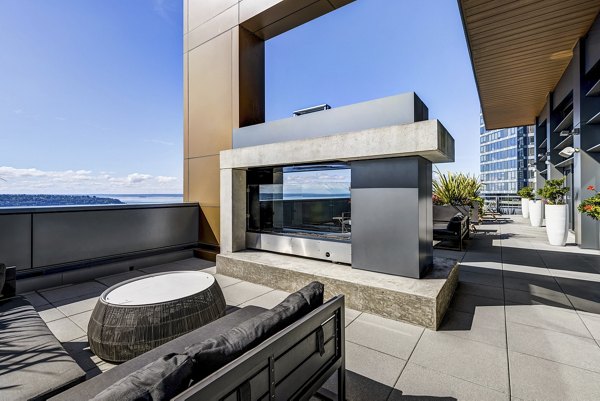 Viktoria Apartments: Luxury high-rise apartments in downtown Seattle with city skyline views