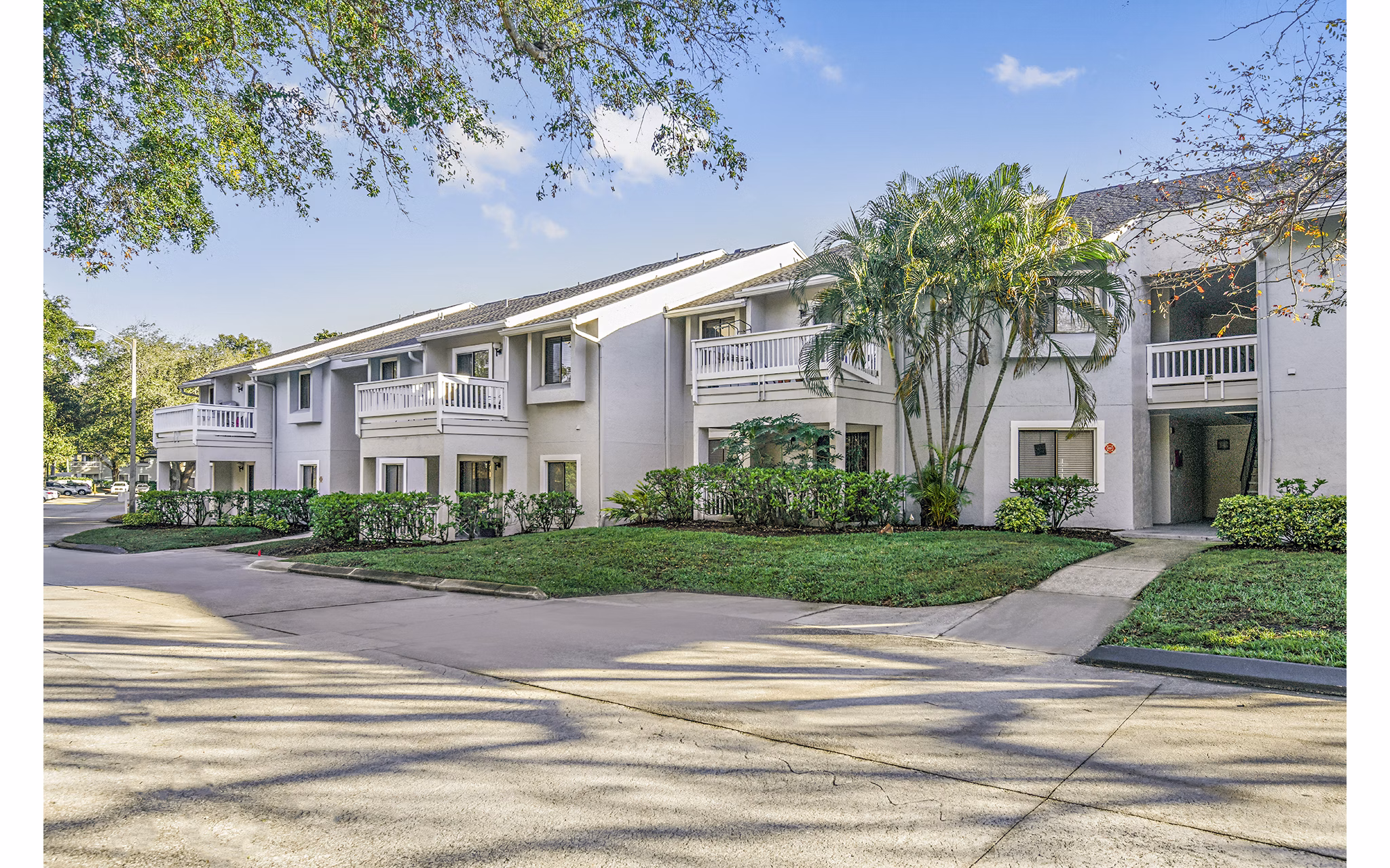Lakeshore at Altamonte Springs: Elegant building of luxury apartments in Altamonte Springs