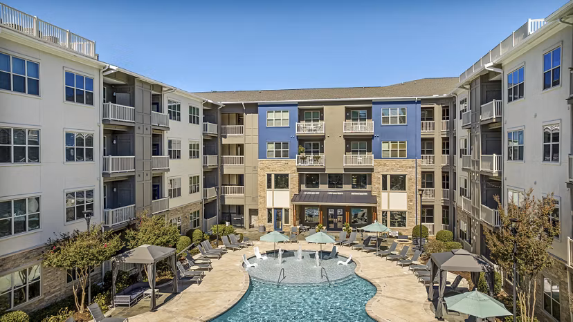 Junction Six Forks: Contemporary luxury apartments' faÃ§ade in Raleigh