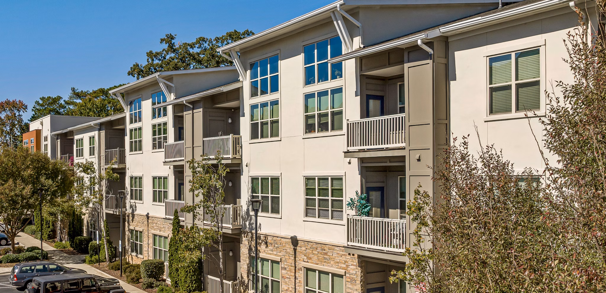 Junction Six Forks: Contemporary of luxury apartments in a vibrant Raleigh neighborhood
