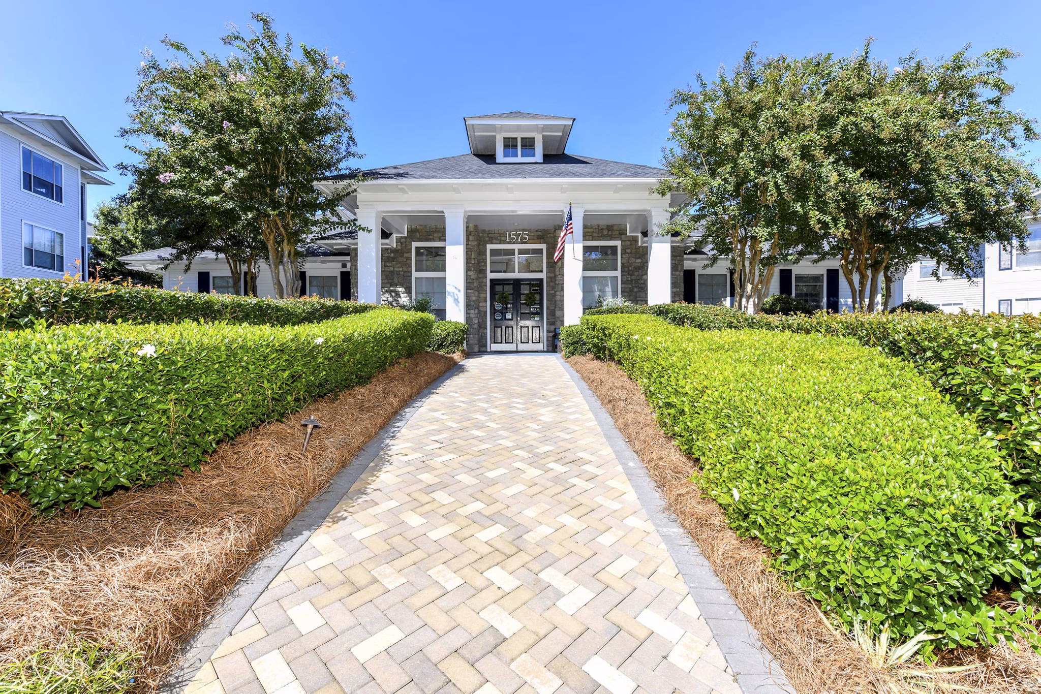 Avana Ridenour: Contemporary of luxury apartments in scenic location