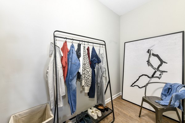 Bedroom with modern furnishings at Avana Ridenour Apartments