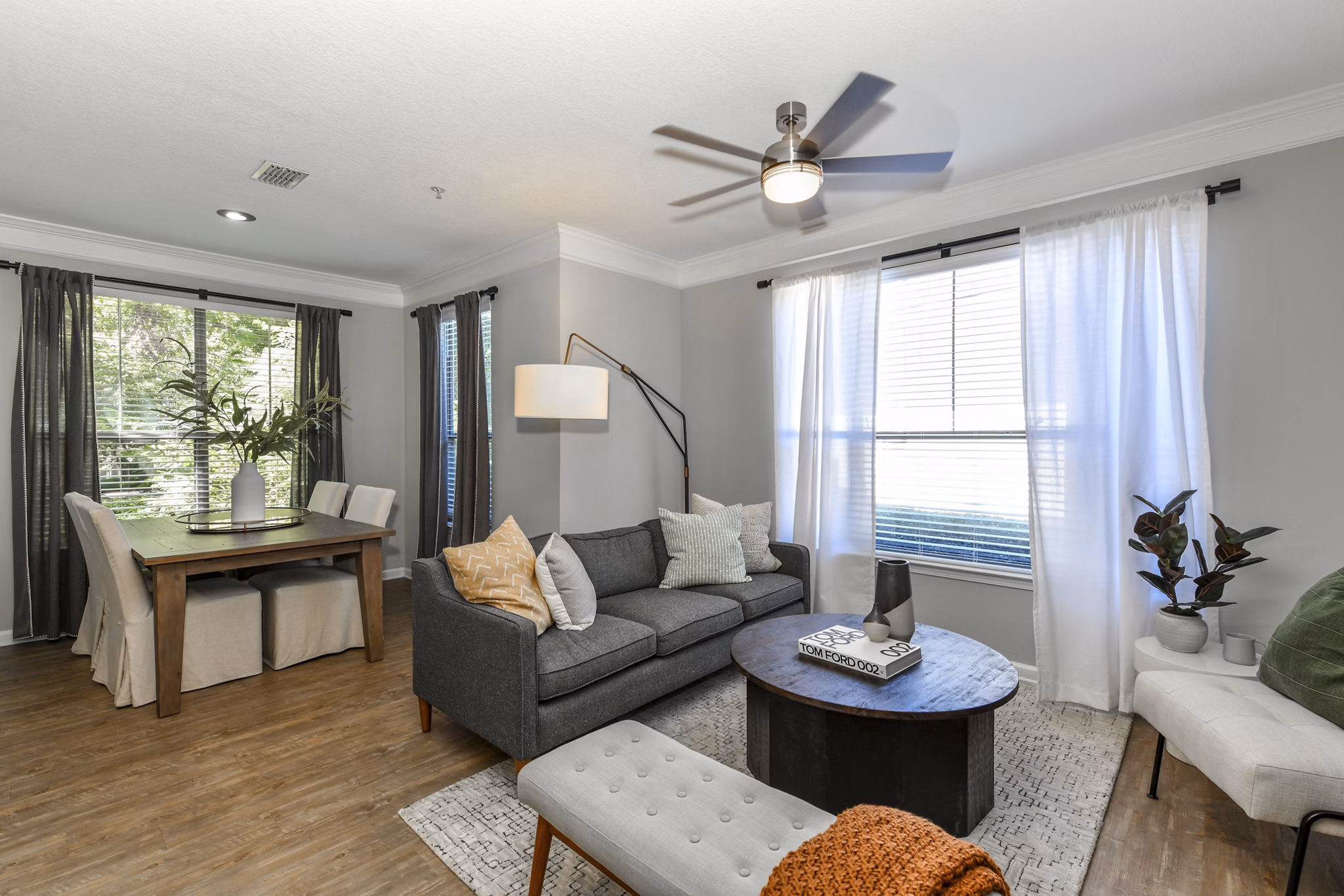 Living room with modern furnishings and natural light in Avana Ridenour Apartments