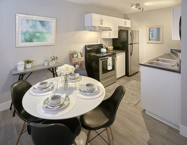 dining area at Irwin Park Apartments