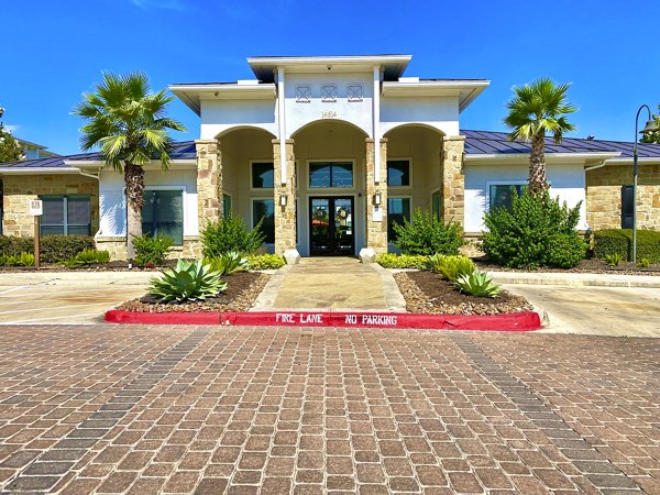 exterior at Savannah Oaks Apartments