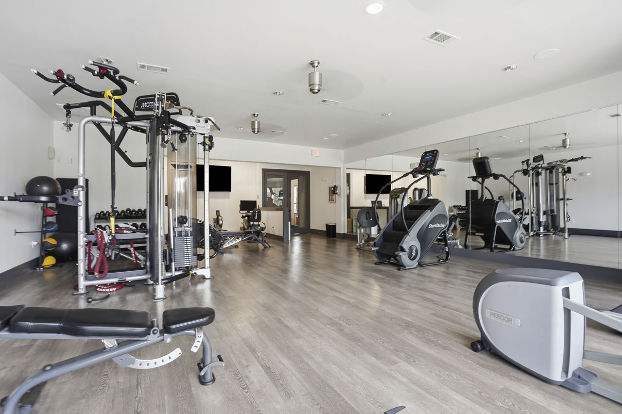 Gym at Savannah Oaks