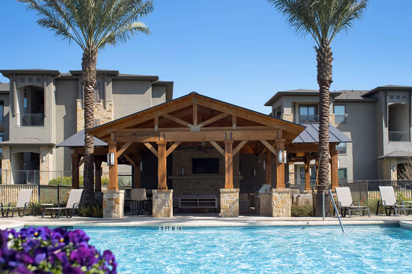 pool at Savannah Oaks Apartments