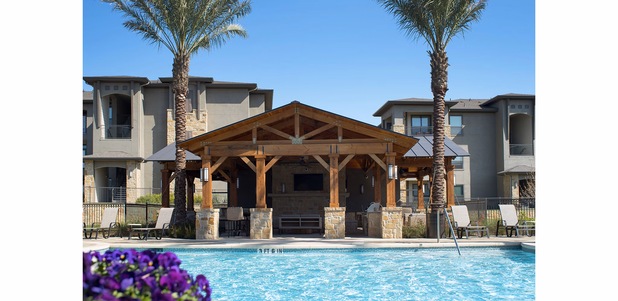 pool at Savannah Oaks Apartments