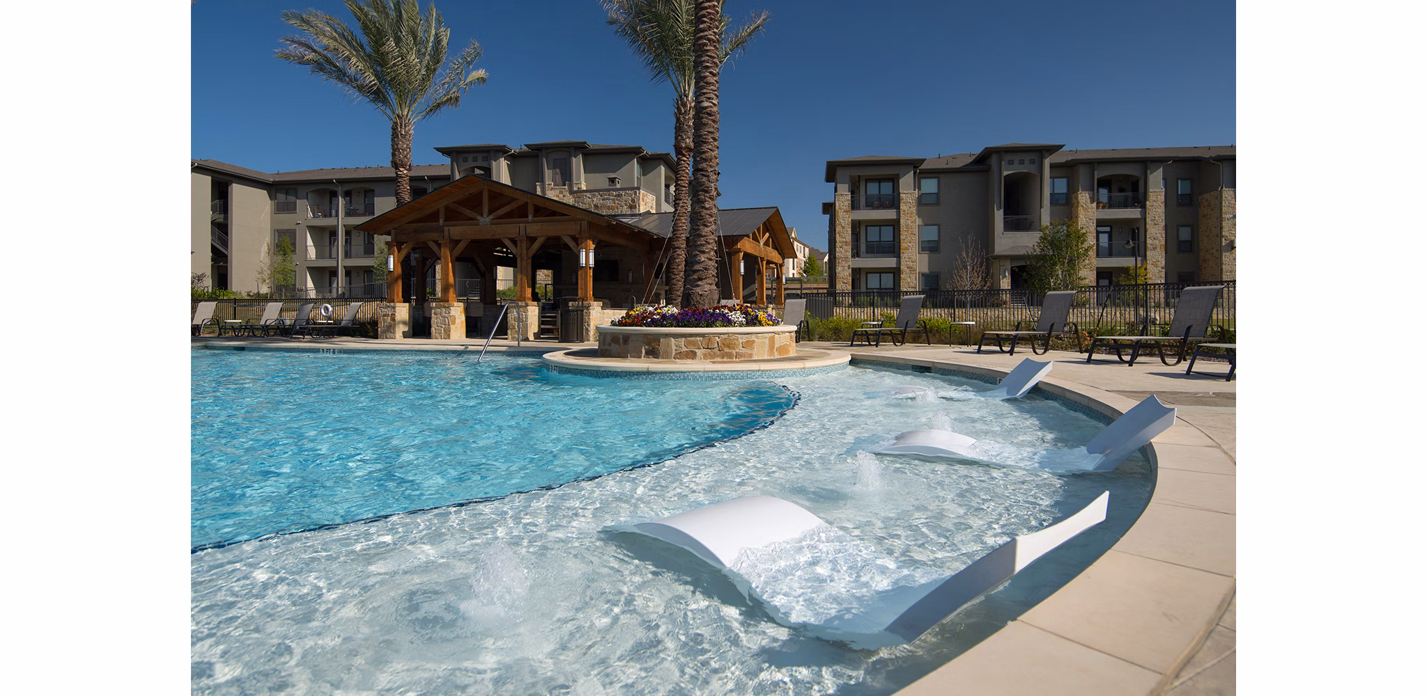 pool at Savannah Oaks Apartments