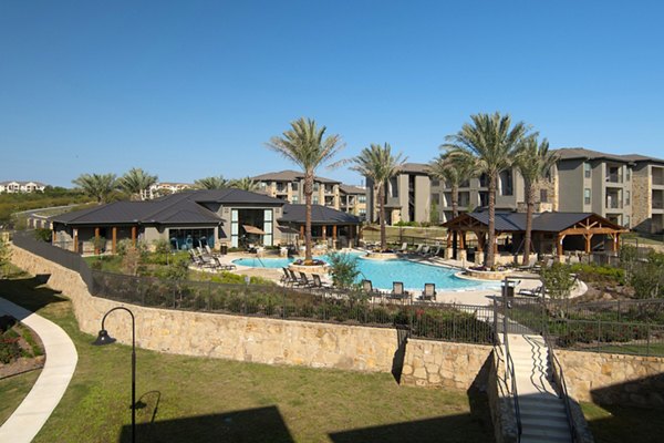 courtyard at Savannah Oaks Apartments