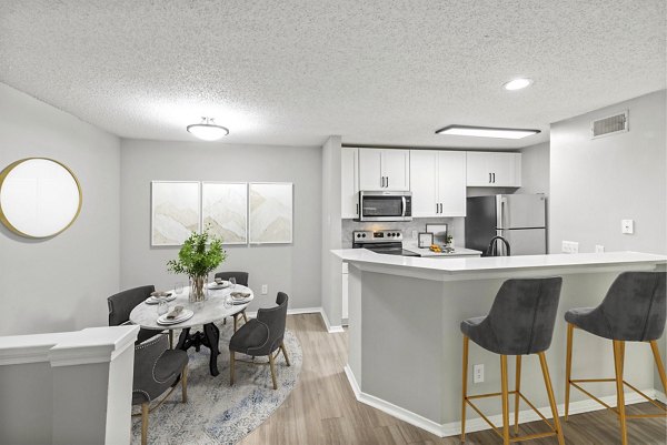 dining room at Hamilton Ridge Apartments