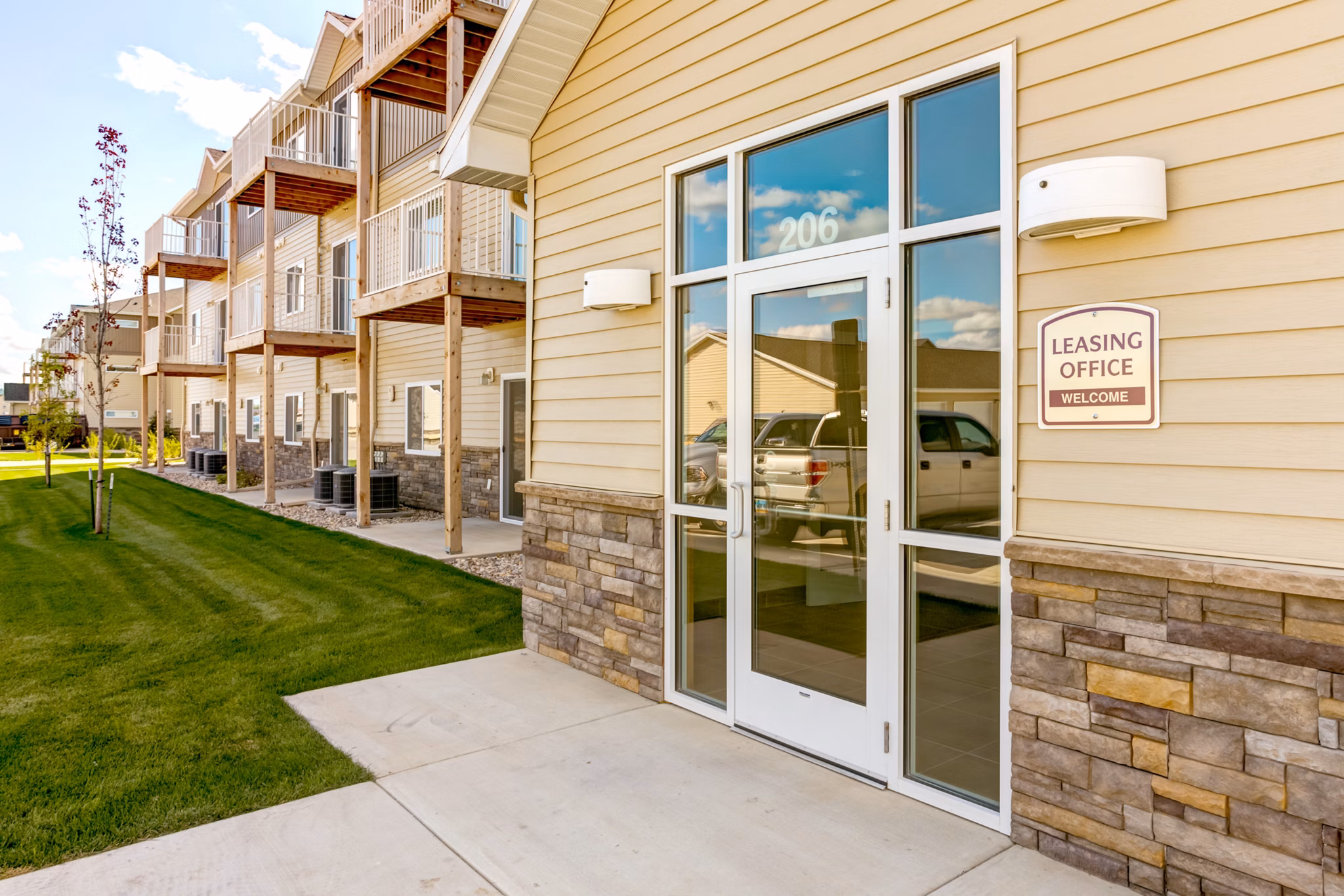 Eagles Landing Apartments: Elegant of luxury apartments in a serene suburban setting