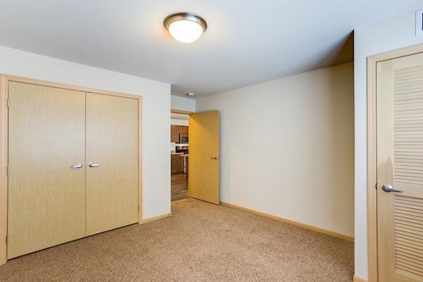 living room at Eagles Landing Apartments