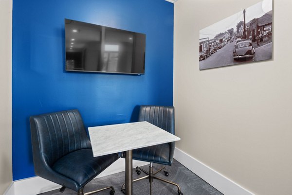 clubhouse at 810 NINTH Apartments