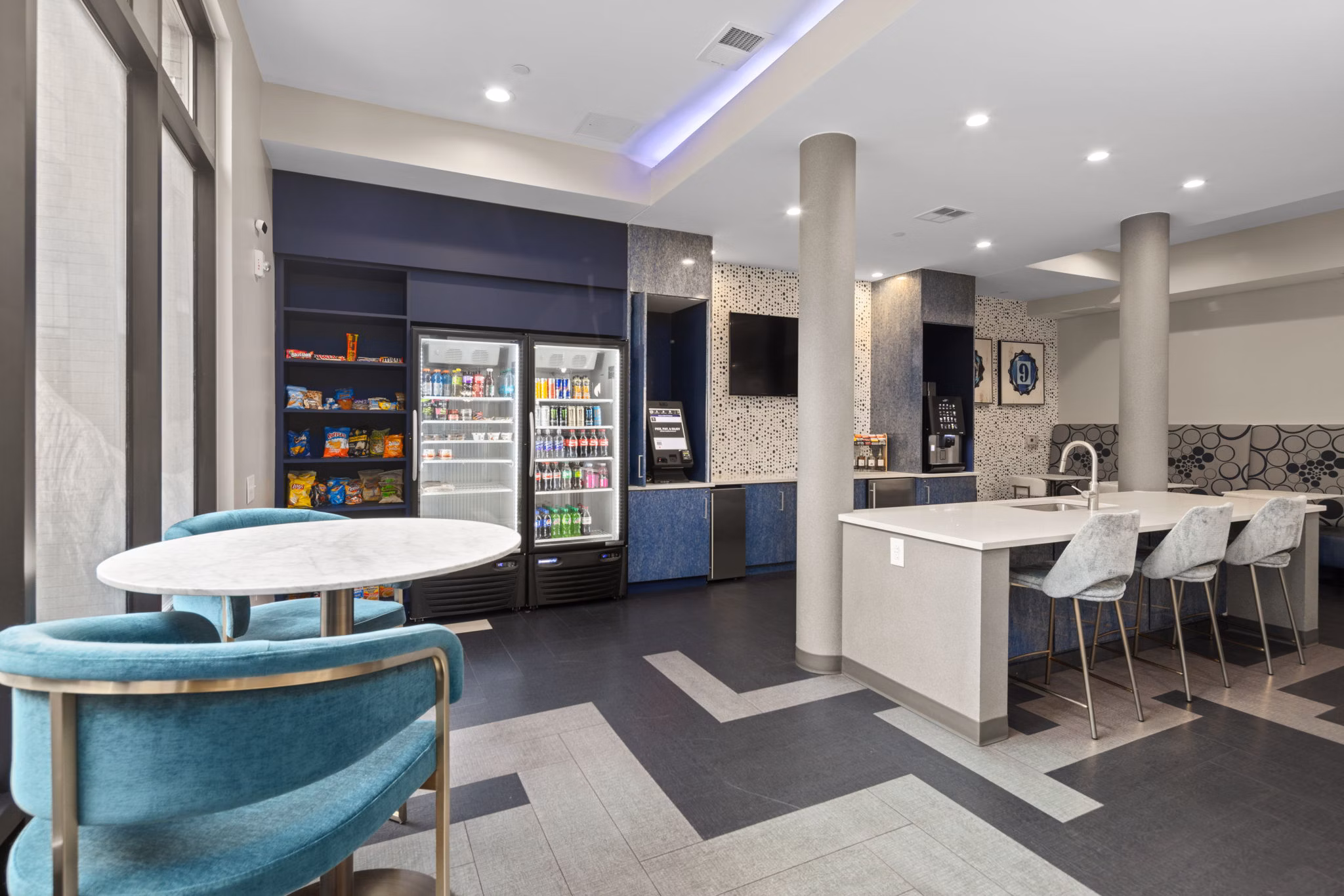 clubhouse at 810 NINTH Apartments