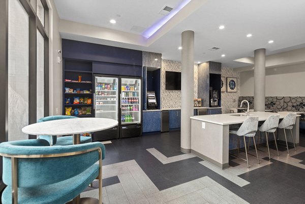 clubhouse at 810 NINTH Apartments
