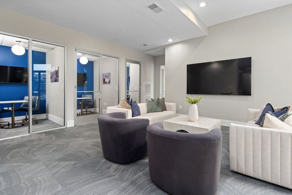 clubhouse at 810 NINTH Apartments