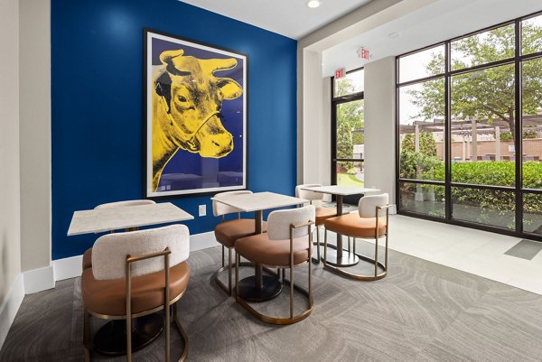 clubhouse at 810 NINTH Apartments