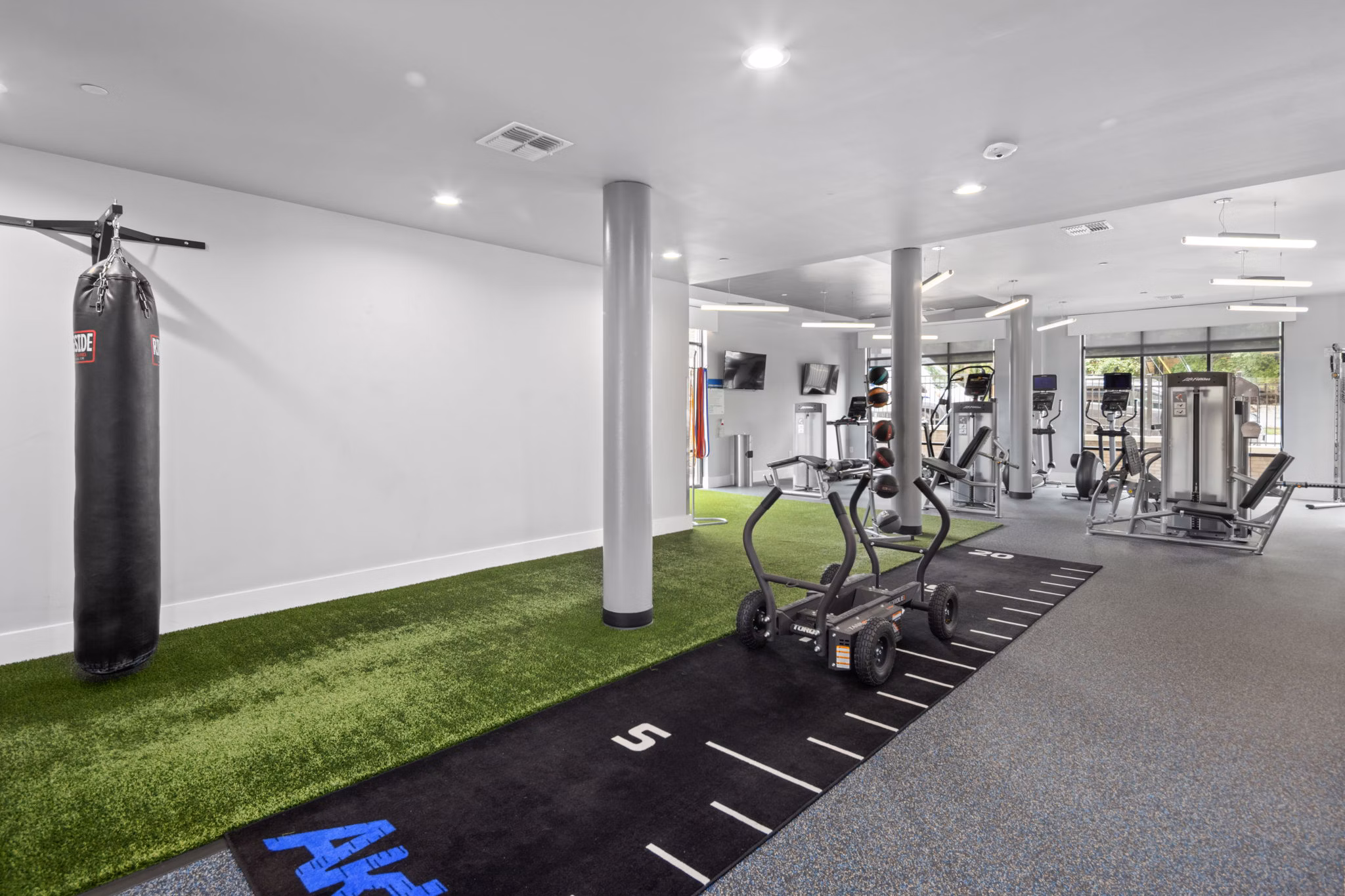 fitness center at 810 NINTH Apartments