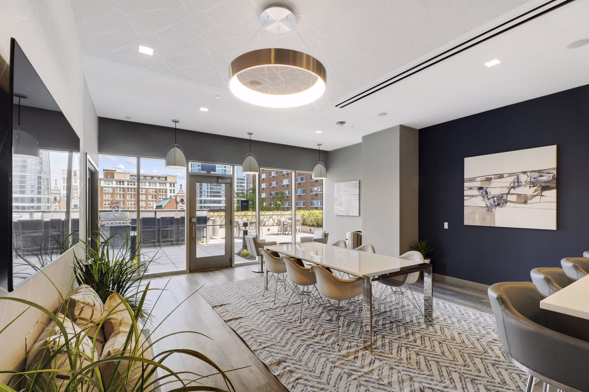 clubhouse meeting facility at 2116 Chestnut Apartments