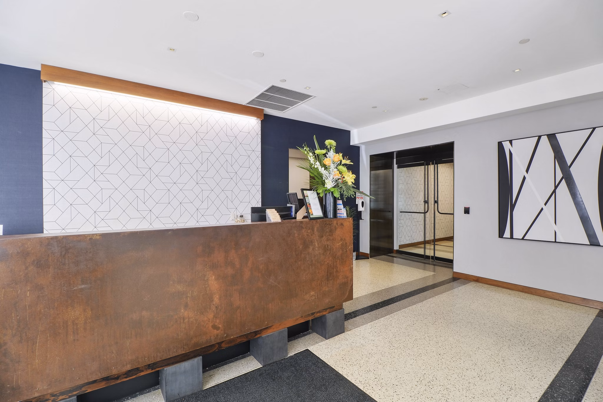 clubhouse at 2116 Chestnut Apartments