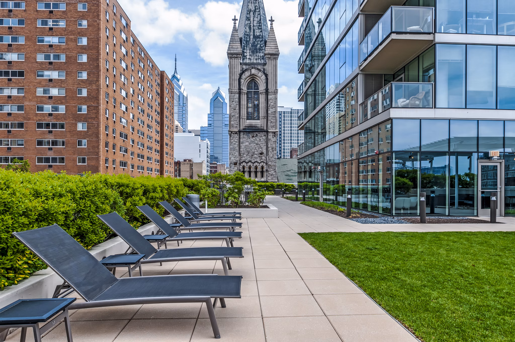 Spacious patio with stylish seating at 2116 Chestnut Apartments in luxury living setup