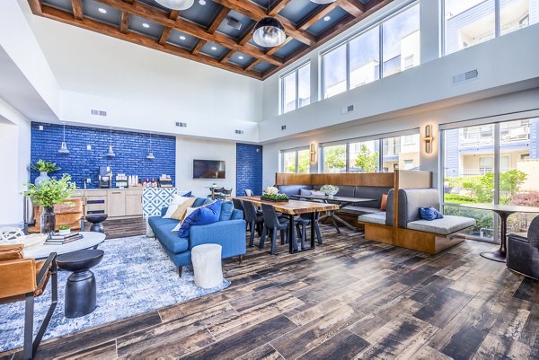 clubhouse/lobby at Sur512 Apartments