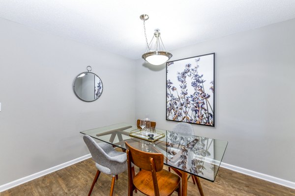 Dining area with stylish furniture and warm lighting in Avana Kennesaw Apartments, featuring elegant decor and spacious seating arrangement