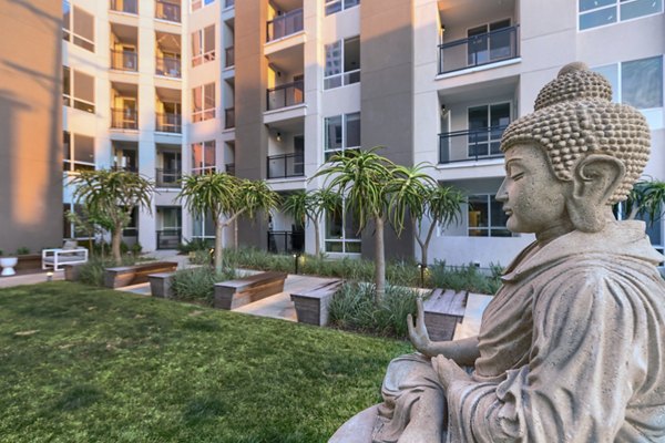 courtyard at Altana Apartments