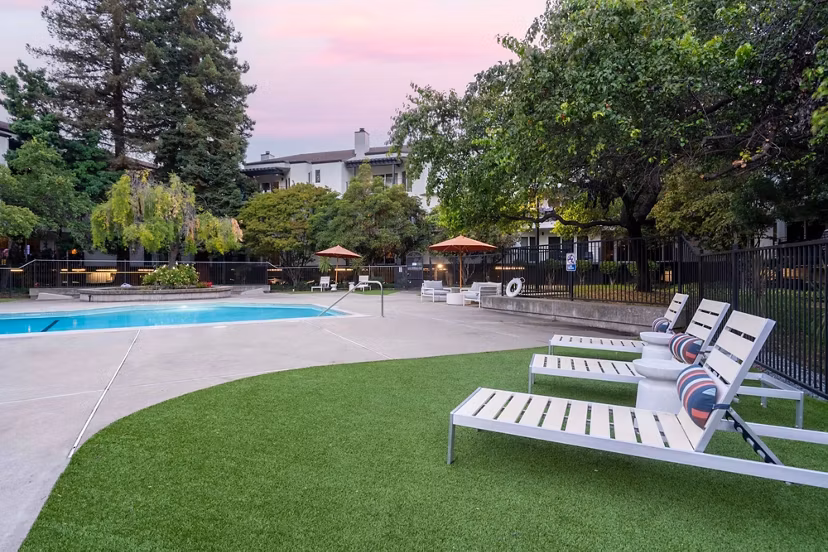 pool at Creekwood Apartments