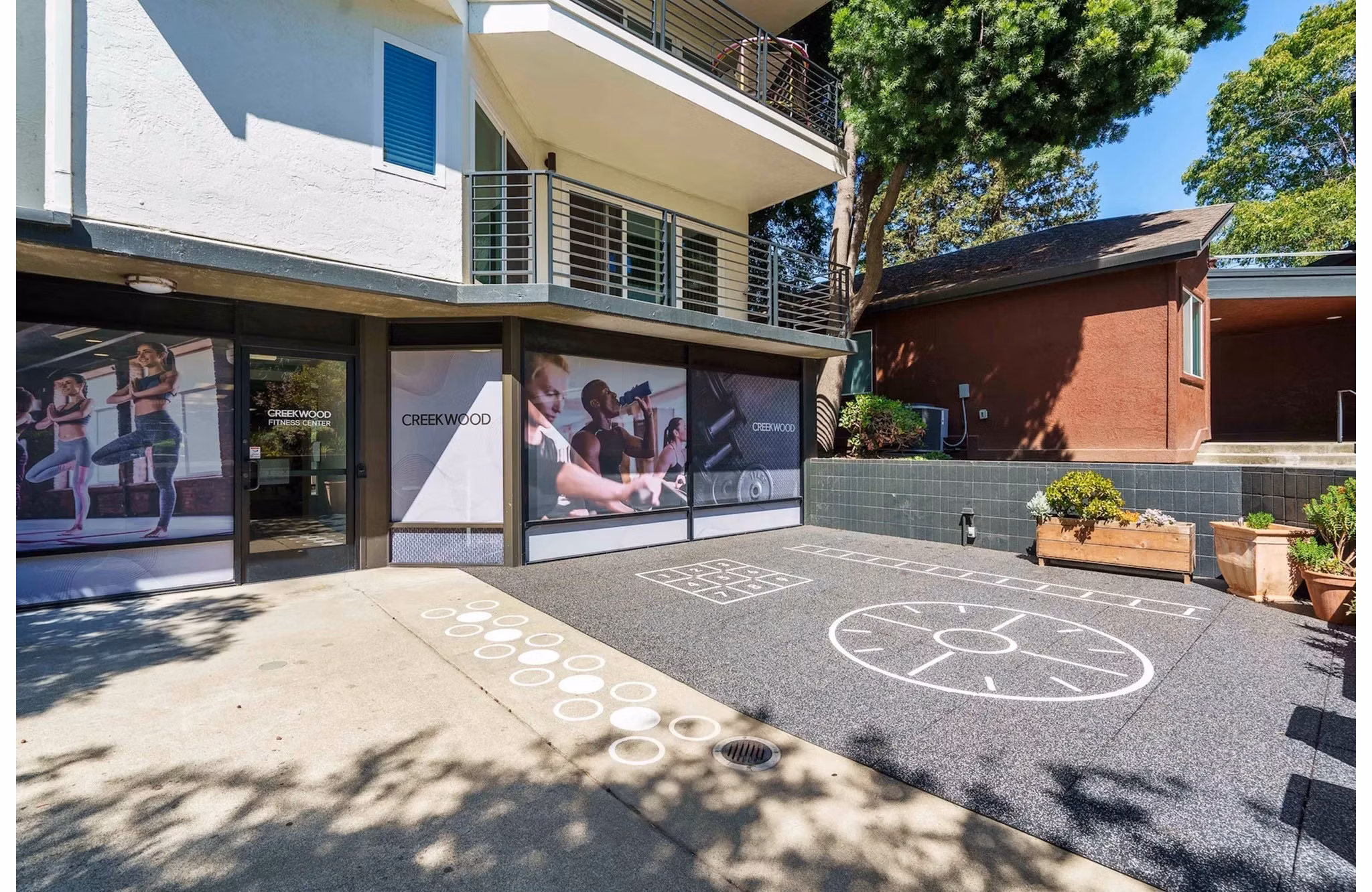 courtyard at Creekwood Apartments