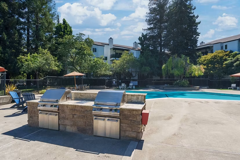grill area at Creekwood Apartments