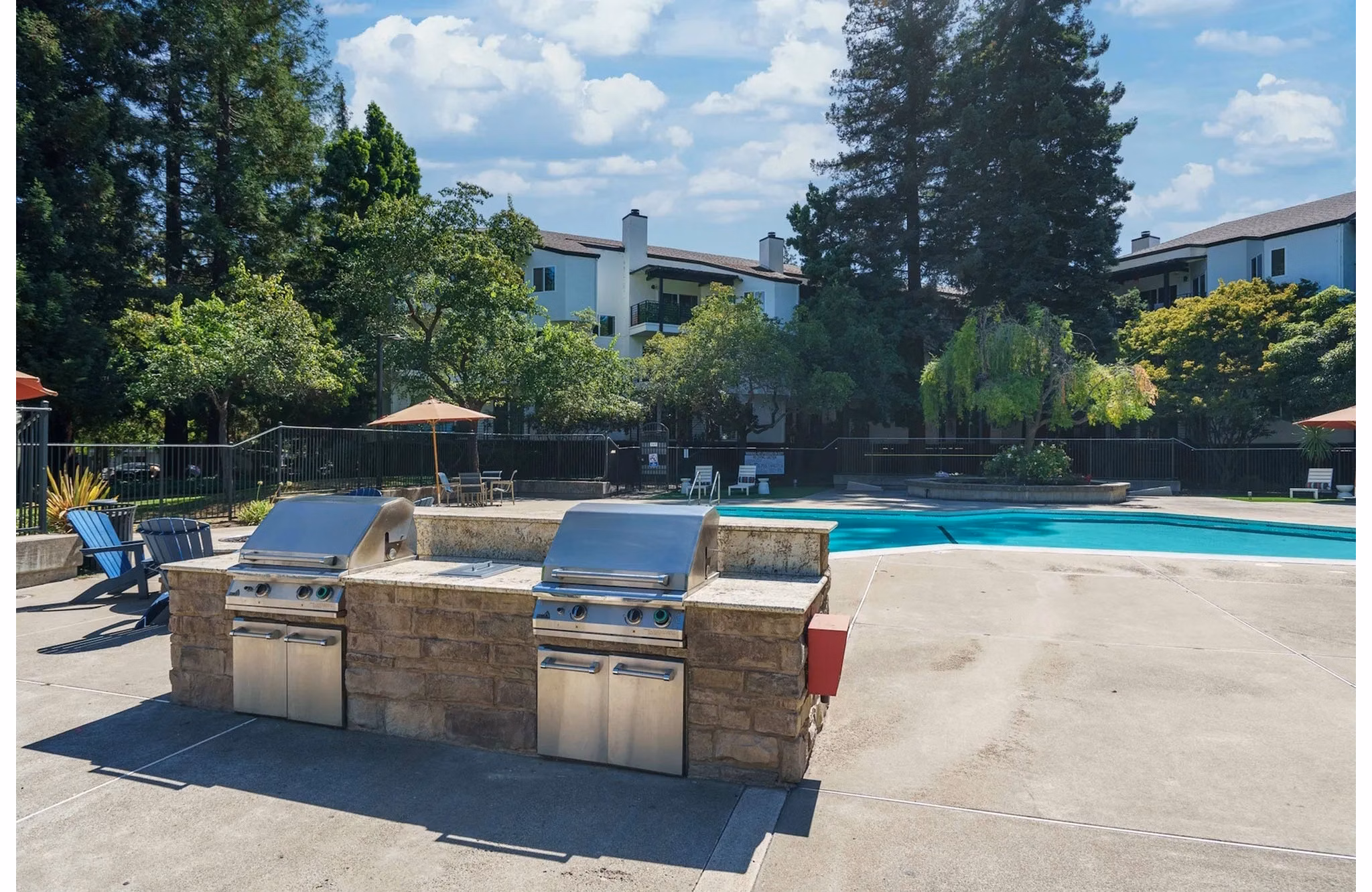 grill area at Creekwood Apartments