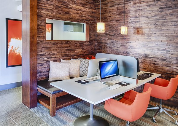 RockVue Apartments: Modern business center with workstations and meeting space in Broomfield, ideal for productivity and collaboration