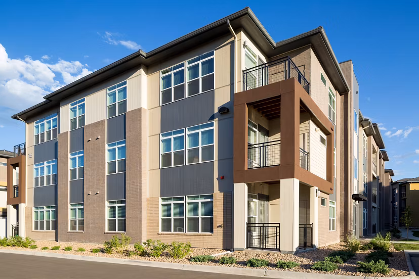 Pearl DTC Apartments: Elegant of luxury high-rise in Greenwood Village