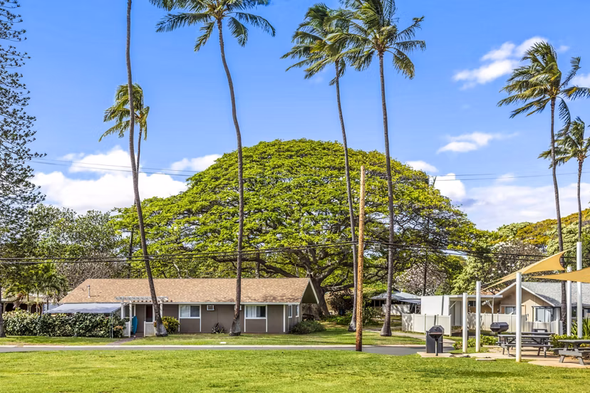 Kapilina Beach Homes: Elegant oceanfront apartments with lush landscaping in Ewa Beach